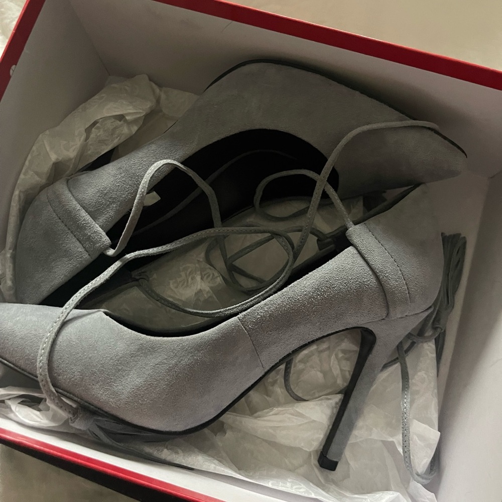 Brand new Guess stiletto pumps - Gray suede